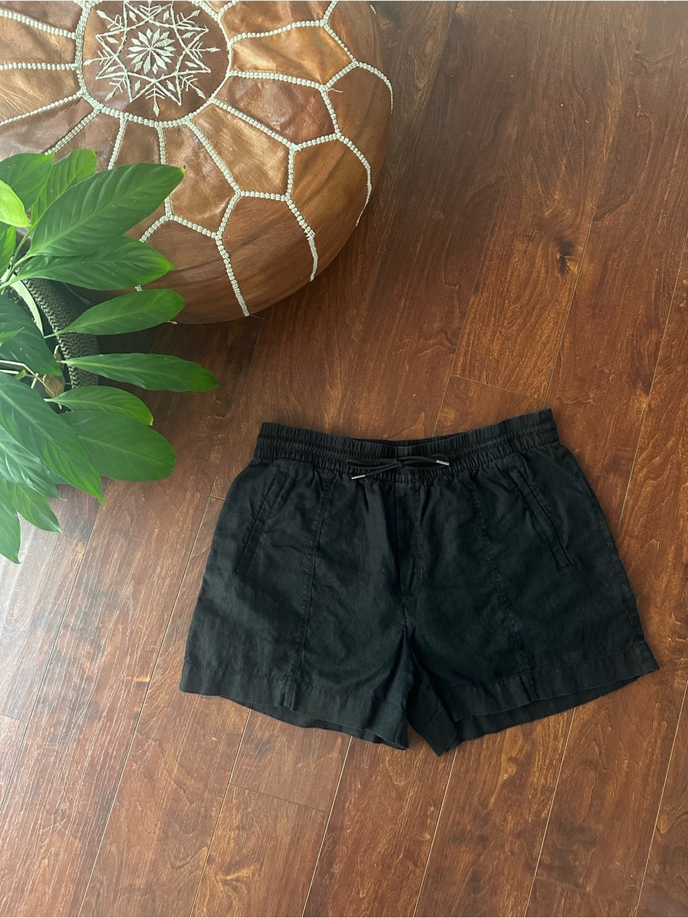 Athleta Retreat Linen Shorts in Black